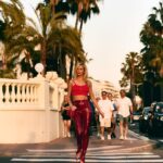 Poppy Delevingne Instagram - New cover & editorial for @instylegermany shot amongst the chaos of Cannes… ❤️🩷

Photographer ~ @philippevogelenzang 
Stylist ~ @lynnsstyle 
Make Up ~ @tobimakeup 
Hair ~ @philippverheyen 
Fashion Assistant ~ @maraluisa.lettieri