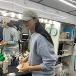 Han Hyo-joo Instagram - 봉석이 엄마
최연소 수석 안기부 요원 이미현
김두식씨
엄마 옷 입은 봉석이
퇴근길
인천 앞바다의 반댓말은 인천엄마다 
그 해 벚꽃 🌸

#MOVING