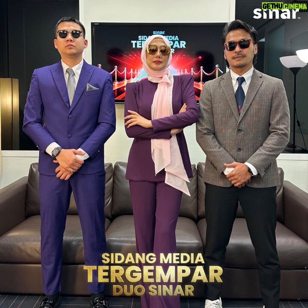 Erra Fazira Instagram - Dah terjawab semuanya! Akhirnya Erra Fazira dah jumpa jodoh 😍 Duo SINAR 🙌🏻

Lepas ni lagi meriahlah petang anda tau 😉 Dengarkan Duo SINAR bersama Erra Fazira, Hefny & Falyq setiap hari Isnin-Jumaat jam 3-7petang! 

#DuoSINAR 
#DuoSINARBersamaErraFazira 
#SidangMediaTergemparDuoSINAR