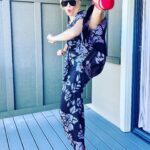 Elizabeth Banks Instagram - Kicking it into this long weekend let’s go last days of summer