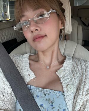 BIBI Instagram - 프리허그 재미있었어요 
한강공원 홍대R&B 많이많이 들어주세요!🥰😚