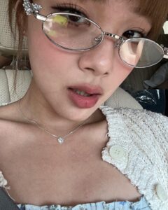 BIBI Instagram - 프리허그 재미있었어요 
한강공원 홍대R&B 많이많이 들어주세요!🥰😚