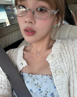 BIBI Instagram - 프리허그 재미있었어요 
한강공원 홍대R&B 많이많이 들어주세요!🥰😚