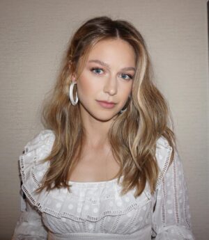 Melissa Benoist Instagram - @comic_con #wbsdcc 👾