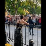 Karla Souza Instagram - Hacer cine me dió oxigeno cuando sentía que me ahogaba.

Hacer cine me cuestiona, me afronta, y me hace dudar de lo que creo saber con certeza. 

El cine no me deja mentir y me forza a vivir en el presente en un mundo que lleva prisa.

El cine me dió un arma con la cual defenderme.

Gracias @academiacinemx por no dejar que la celebración a nuestro cine muriera este año. Felicidades por sus 65 años!

Look @dolcegabbana 
Jewelry @cartier 
Stylist @danireyesoficial 
Makeup @salvadorgonzalezmakeup 
Hair @ernestovargas_hair
Photos @ivanrizophoto