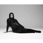 Chanel Iman Instagram - My Collab with @bumpsuit is out NOW . Im proud to be first #bumpsuiticon and the face for their newest campaign . Throughout my entire pregnancy I have lived in all of their pieces from every collection. 🙌🏾My girl @nictrunfio is killing it ❤️#momsupportingmoms #bumpsuit 🤰🏽💪🏽