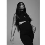 Chanel Iman Instagram - My Collab with @bumpsuit is out NOW . Im proud to be first #bumpsuiticon and the face for their newest campaign . Throughout my entire pregnancy I have lived in all of their pieces from every collection. 🙌🏾My girl @nictrunfio is killing it ❤️#momsupportingmoms #bumpsuit 🤰🏽💪🏽