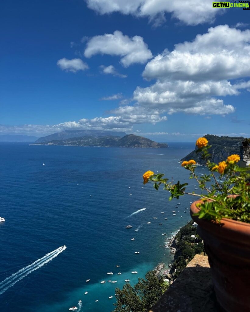 Karla Souza Instagram - Still not over this view! 

No olviden que todavía están disponibles las ofertas hasta el 12 de Septiembre @airfrance Todas las cabinas (Business, Economy, Premium Economy) con diferentes destinos a todo Europa https://bit.ly/AIRFRANCEKS #airfrance #airfrancebusinessclass