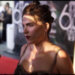Karla Souza Instagram - Hacer cine me dió oxigeno cuando sentía que me ahogaba.

Hacer cine me cuestiona, me afronta, y me hace dudar de lo que creo saber con certeza. 

El cine no me deja mentir y me forza a vivir en el presente en un mundo que lleva prisa.

El cine me dió un arma con la cual defenderme.

Gracias @academiacinemx por no dejar que la celebración a nuestro cine muriera este año. Felicidades por sus 65 años!

Look @dolcegabbana 
Jewelry @cartier 
Stylist @danireyesoficial 
Makeup @salvadorgonzalezmakeup 
Hair @ernestovargas_hair
Photos @ivanrizophoto