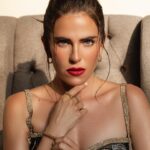 Karla Souza Instagram - Hacer cine me dió oxigeno cuando sentía que me ahogaba.

Hacer cine me cuestiona, me afronta, y me hace dudar de lo que creo saber con certeza. 

El cine no me deja mentir y me forza a vivir en el presente en un mundo que lleva prisa.

El cine me dió un arma con la cual defenderme.

Gracias @academiacinemx por no dejar que la celebración a nuestro cine muriera este año. Felicidades por sus 65 años!

Look @dolcegabbana 
Jewelry @cartier 
Stylist @danireyesoficial 
Makeup @salvadorgonzalezmakeup 
Hair @ernestovargas_hair
Photos @ivanrizophoto