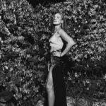 Özge Özpirinçci Instagram - Boom Shakalaka 💥
Styling @ecesisik
Makyaj @cananhzl 
Saç @kaankacamak.mmbahcecik
Etek @raisavanessa
Ayakkabı & Çanta @serenauziyel
Takılar @sevanbicakcijewellery 
Aynen #reklam