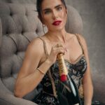 Karla Souza Instagram - ¡Un brindis por un fin de semana rodeada de amigos y colegas! #toastwithmoet