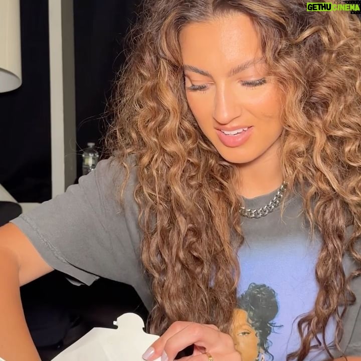 Tori Kelly Instagram - living my foodie dreams on this tour lol🦞 
what should i try next?