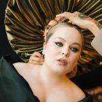 Nicola Coughlan Instagram - 🎩VOGUE WORLD🎩

Thank you Anna Wintour & @edward_enninful for having me at the snazziest party in town, and thank you @harris_reed for being a genius in this amazing look that I loved wearing so much, you and your team are magic 🖤

Also thank you @voguemagazine for coming to get ready with me @thesavoylondon and being a perfect guest, full video link in my bio ✨

Thank you thank you to the hardest working people whose talent I’m endlessly grateful for, Spielbergs one and all

Styled by @aimeecroysdill in custom @harris_reed, jewels by @tasaki_intl shoes by @louboutinworld 
Makeup by @neilyoungbeauty 
Hair by @halleybrisker 
Nails by @michelleclassnails 
Hotel pics by @iona.wolff 
Skin prep by @shanecooperclinic 
Tailoring by @courtiere_bernie 
Extra thanks to @drkarendoherty for loaning us your space suit (iykyk)
And thank you always to the best of the best @vrwpublicity