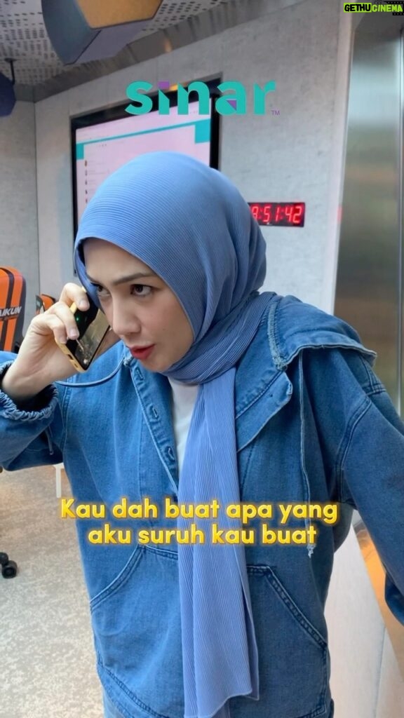 Erra Fazira Instagram - Apa yang Erra Fazira tak puas hati dengan Hefny? 😱 Apa yang terjadi sebenarnya? 

Anda rasa apa tajuk drama yang sesuai untuk mereka? 

#DuoSINAR 
#DuoSINARBersamaErraFazira