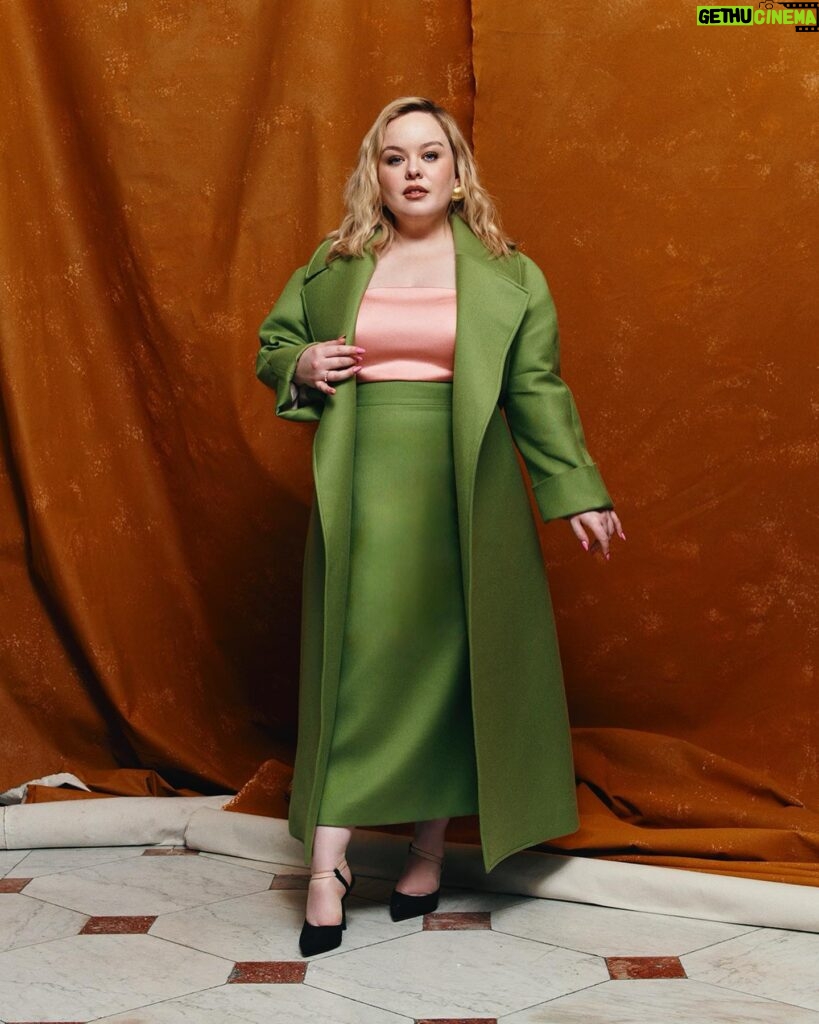 Nicola Coughlan Instagram - 🫒Emilia Wickstead • LFW🫒

Congratulations @emiliawickstead on a beautiful show you’re so talented and the kindest 💗

Styled by @aimeecroysdill 
Makeup @neilyoungbeauty 
Hair @patrickwilson 

Photos: 1 @eddhorder 2&3 @davebenett