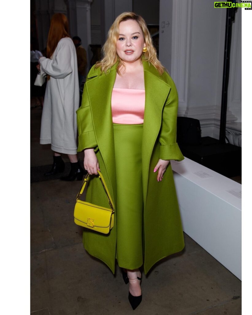 Nicola Coughlan Instagram - 🫒Emilia Wickstead • LFW🫒

Congratulations @emiliawickstead on a beautiful show you’re so talented and the kindest 💗

Styled by @aimeecroysdill 
Makeup @neilyoungbeauty 
Hair @patrickwilson 

Photos: 1 @eddhorder 2&3 @davebenett