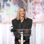 Sarah Michelle Gellar Instagram - Day to night costume change @salarmysocal gala to accept my award. Swipe to last photo to see my reaction when my ❤️ @maya_hawke surprised me with a congratulations video (#disneyadult 4life)
