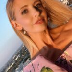 Sarah Michelle Gellar Instagram - Getting ready to accept my #judgeharrypregerson award from @salarmysocal Its been awhile since I’ve gotten to play dress up, and doing for it for such a special cause made it that much more amazing. (Not to mention having my daughter and my bestie @alison.greenberg fly cross country to be at my side.) Event pics coming!!