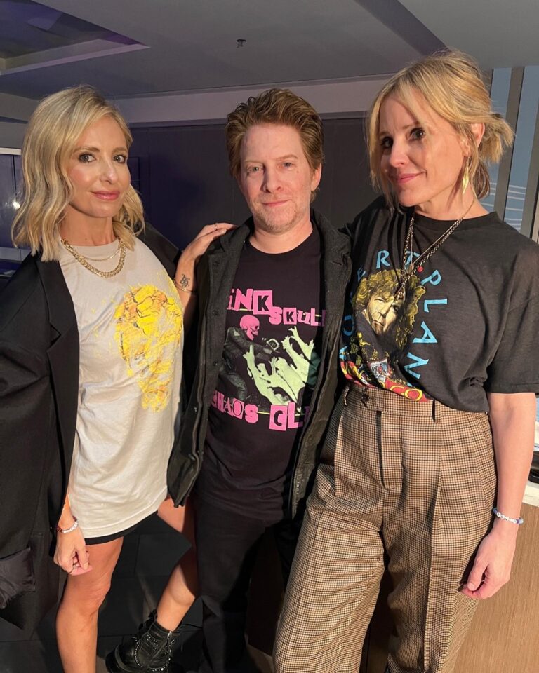 Sarah Michelle Gellar Instagram - My daughter wanted her 14 bday party to be at @teddysphotos concert at @sofistadium Her guest list may not have been what you expected (also swipe to last pic to see how to make a concert tee a great dress) Also I really love these people .