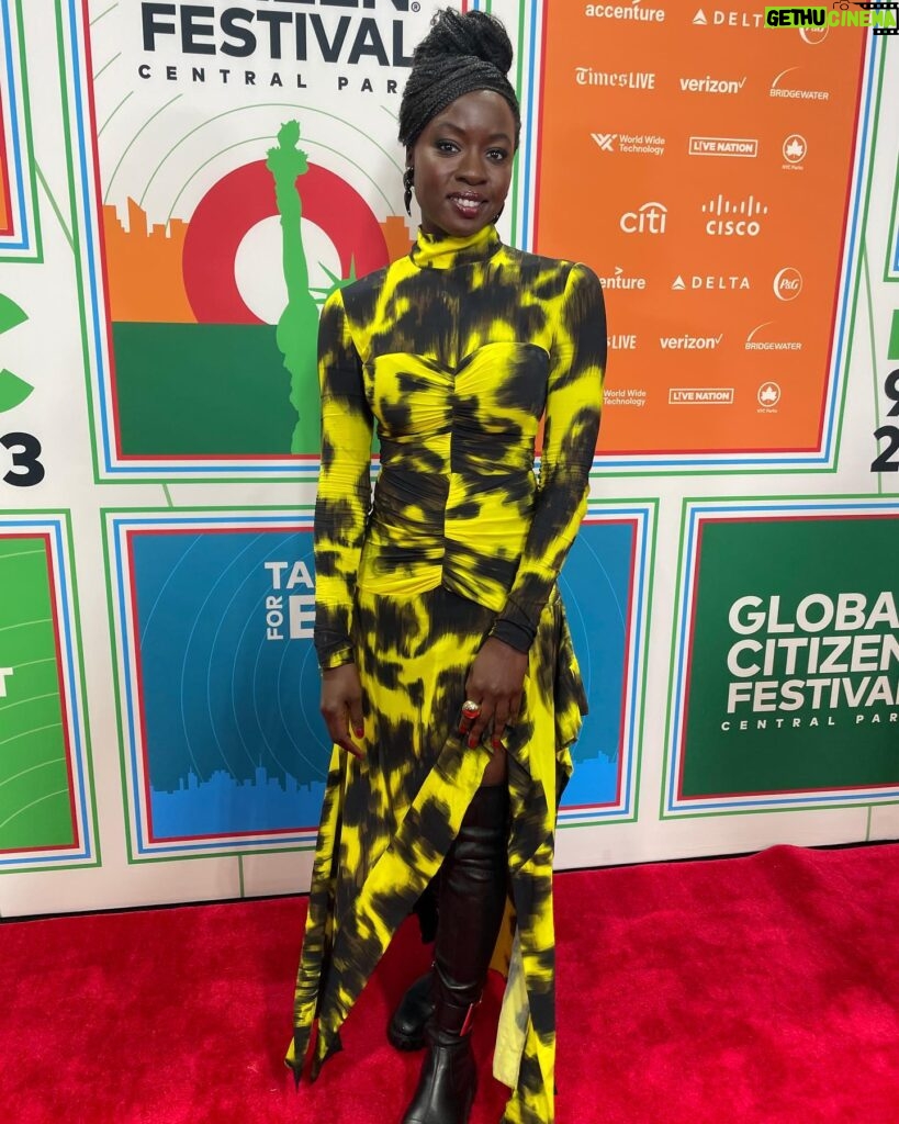 Danai Gurira Instagram - I can’t quite describe the powerful feeling being with fellow global citizens on Saturday gave me. Everyone in attendance at #GlobalCitizenFestival was united to see the end of extreme poverty across the globe. Global Citizens like you and me have taken over 3 million actions, including monumental pledges to prioritize human rights for women and girls, an area near and dear to my heart. There are still millions of people who need help in this fight, and it is imperative that we amplify this mission with as many as we can.

It was so great to announce the progress of the pledge made by #Verizon to help young students have the tech they need to learn at the highest level with the CEO of Verizon @hansvestberg and the outstanding eighth grade Verizon Innovative Learning students Angie and Naoki.

It also was incredible to share the stage with Ineza Umuhoza Grace— an astounding young Rwandan female environmentalist who has made real and powerful strides to hold world leaders accountable for the carbon footprint they create. On stage she called for climate action and announced youths' demands ahead of @cop28uaeofficial launched by @lossanddamageyouthcoalition. Be sure to sign her petition that insists on taking the burden off of more vulnerable nations and giving it to the nations that create the largest negative impact on the environment: https://www.globalcitizen.org/en/action/cop28-demands/

Let's keep using our collective voices to highlight these issues and face them as a global community, together.