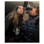 Claudia Salas Instagram - 1. Compañera de vida, de camino y de todas las veces que me he tropezado.
2. Hogar. (En mayúscula y negrita)
3. Laia hace unas fotos increíbles.
4. Laia hace una fotos…
5. Laia hace…
6. El camino te da lo que necesitas (gracias Ruth).
7. Mi vida en una foto. Literal. 
8. Gracias a Elena, una trabajadora que sin conocerme me ayudó a terminar todos los “check” de mi lista.
9. Sueño, frío y ganas.
10. Los ojos con los que la miro. (Laísmos a parte).

No se pueden poner más fotos y las que no están me las guardo para mi y para todas las zapas de caña alta y baja que caminaron conmigo. Incluso los que no dejaban huella.