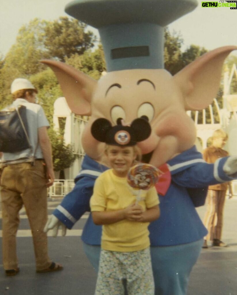 Kate Walsh Instagram - Throwing it back to my some of my happiest moments on the happiest place on earth ✨ As u can see…not much has changed 😏💖🎡 @Disneyland @DisneyParks #FBF