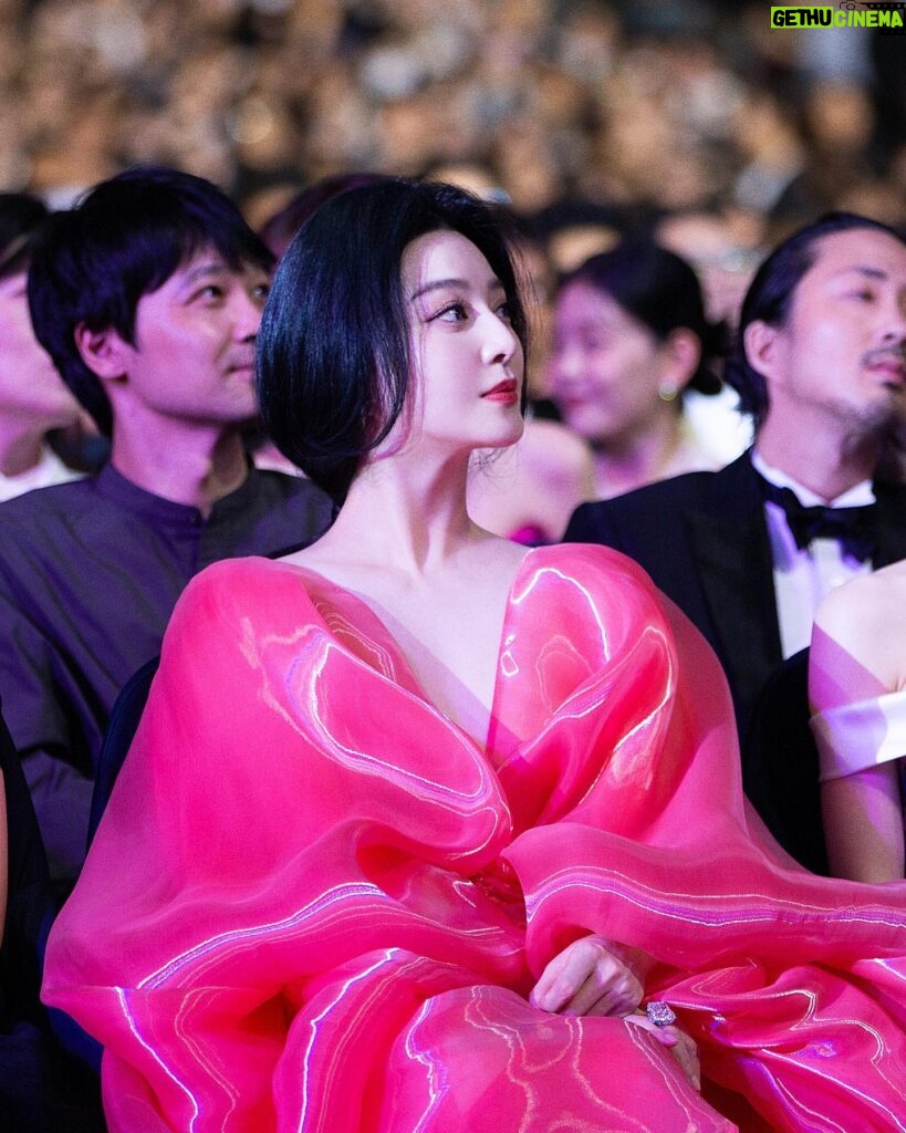 Fan Bingbing Instagram - The 28th Busan International Film Festival. 
How do you like my jelly dress? 😁