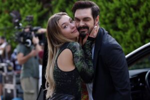 Melisa Döngel Instagram - AKSAM HERKES BÖLÜME KOSSUNNNNNN INANILMAZZZZZ BIR BÖLÜM🤔🫠🫣
@foxturkiye @dizikirlisepeti