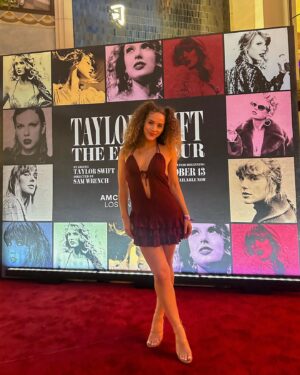 Sofie Dossi Instagram - Great night at the Taylor Swift world premiere 🤍
