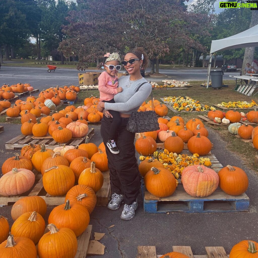 Zonnique Pullins Instagram - weekly date: fall edition🍁🎃