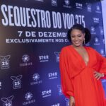 Juliana Alves Instagram - Noite de Tapete Vermelho para exibição de “O sequestro do voo 375” no @festivaldorio 

Foi incrível assistir junto com o público e sentir que nosso filme encantou tanta gente. Foi aplaudido vários vezes durante a exibição. 
Roteiro, produção, direção e elenco espetaculares! Que orgulho! 
A estreia promete! Dezembro é logo ali 👀🛩️✈️

#festivaldorio #sequestrodovoo375