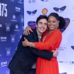 Juliana Alves Instagram - Noite de Tapete Vermelho para exibição de “O sequestro do voo 375” no @festivaldorio 

Foi incrível assistir junto com o público e sentir que nosso filme encantou tanta gente. Foi aplaudido vários vezes durante a exibição. 
Roteiro, produção, direção e elenco espetaculares! Que orgulho! 
A estreia promete! Dezembro é logo ali 👀🛩️✈️

#festivaldorio #sequestrodovoo375