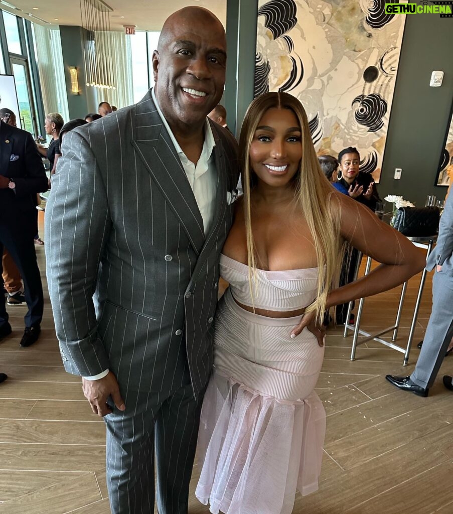 NeNe Leakes Instagram - SWIPE: Stepped out last night to support my friend Ervin Johnson and Atlanta Life Insurance 

Bumped into a ton of Atlanta socialites (I’ll post them in my story😜) Fun times! now let me crawl on back ova here in my corner!

Dress: Alexander McQueen
Shoes: Christian Louboutin
Smile by Nene Leakes 

Enjoy NL💋