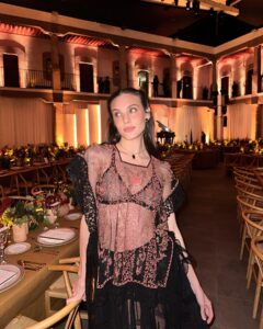 Macarena Achaga Instagram - Retomé los hilos de mi vida para tejer ahora mucho más fuerte 🥲💕🦋

🔗 @dior @diorbeauty me dejaron esta frase marcada en el cora, gracias por enaltecer la cultura mexicana