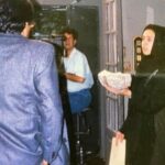 Niki Karimi Instagram - .
گيج و ماتم . چيزى درونم شكسته كه با كلام وصف نمى شود و نخواهد شد .سنگى بزرگ روى جسم و روحم افتاده و من آن زير دست و پا مى زنم .
بايد بروم جايى و  از ته دل فرياد بزنم ، مگر از اين خشم و غصه كم شود … 
مى شود ؟ 
تلخ است ، تلخ ، زهر است ، زهر …