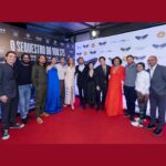 Juliana Alves Instagram - Noite de Tapete Vermelho para exibição de “O sequestro do voo 375” no @festivaldorio 

Foi incrível assistir junto com o público e sentir que nosso filme encantou tanta gente. Foi aplaudido vários vezes durante a exibição. 
Roteiro, produção, direção e elenco espetaculares! Que orgulho! 
A estreia promete! Dezembro é logo ali 👀🛩️✈️

#festivaldorio #sequestrodovoo375