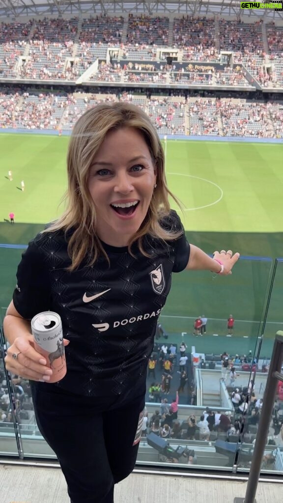 Elizabeth Banks Instagram - This game was wild! It was such an honor to lead the 3 clap and such a thrill to watch @weareangelcity get that record-breaking win! I spilled my @archerroosewines every time they scored (5 times!) and had such a blast being there on fan appreciation day. Big thanks to everyone at #ACFC for rolling out the pink carpet for me and my team 🩷🖤 Good luck at the playoffs!!