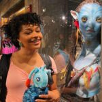 Juliana Alves Instagram - Memórias de viagem!
Essa experiência que nos encantou com o universo de Avatar, que foi o tema da festa da Yolanda esse ano 💜💙
#TBT
#yolandachegou #yolanda6anos #avatar2 #ocaminhodaagua #viagem