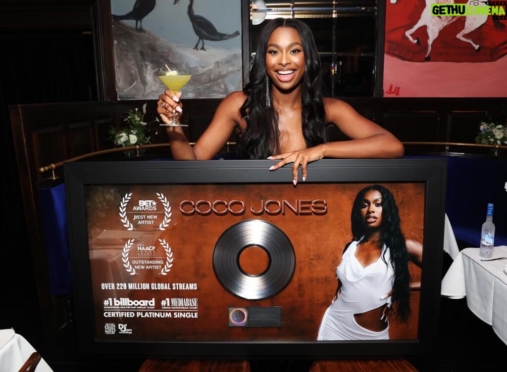 Coco Jones Instagram - ICU is officially platinum yall 😭. Thank you to EVERYONE who made this possible and came to celebrate with me @greygoose #greygoosepartner