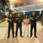 Özge Özpirinçci Instagram - Anadolu Kartalları filmi ile başlayan tanışıklığımın katlanarak büyüdüğünü dün Adana sokaklarında çekim yaparken gökyüzünde uçan F16 gösteri uçağı olan SoloTürk’ü görünce yaşadığım heyecandan bir kere daha anladım! 26 Ekim Perşembe günü Adana Çukurova Üniversitesi semalarında saat 16.00’da gösteri uçuşları olacakmış. Oralardaysanız gözünüz gökyüzünde olsun ve bu gösteriyi kaçırmayın derim! @soloturk Türkiye Cumhuriyeti Devleti’nin en güzel gururlarından biridir! 🇹🇷