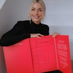 Lena Gercke Instagram - Anzeige| GEWINNSPIEL closed ✨

Leute, die schönste Zeit des Jahres beginnt bald und ich spiele jetzt schonmal Santa für euch und verlose 5 meiner tollen Adventskalender in einem Warenwert von jeweils 325€ ♥️ 
Mit vielen tollen Produkten unter anderem von Babor, Biogena, Maybelline und natürlich LeGer. 

Die Teilnahme ist ganz einfach: 
🎄Diesen Beitrag liken
🎄zwei Freunde markieren

Das Gewinnspiel läuft bis einschließlich 29.10. 
Viel Glück ✨