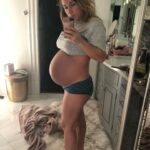 Jessie James Decker Instagram – Love seeing how y’all are using “I’m Gonna Love You” in your own posts with your precious families ☺️ I can’t wait to meet this sweet baby 🥰 Swipe to the end for now ❤️❤️❤️❤️