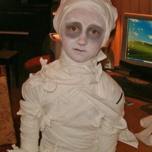 Ree Drummond Instagram - I want to interrupt all the Halloween recipe and lifestyle content out there and just share this old photo of Alex wearing the last minute mummy costume I’d fashioned out of strips of an old sheet. I’m not crafty, but I thought it would be a solid plan to to connect each strip with a tight knot as I wrapped. This photo was taken just before we left to go trick-or-treating in town, and just after she saw the look on my face after she’d asked how she was supposed to go to the bathroom…
