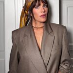Karla Souza Instagram - Mi Familia @omega 

Ride by @volvo
PR @colourstalent @corycrespo @anacarime 
Makeup @salvadorgonzalezmakeup
Hair @ernestovargas_hair
Stylist @fernan.mx/ @danireyesoficial
Headband @hermes