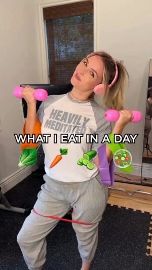 Camilla Luddington Instagram - What I eat in a day.. 

#fitnessinfluencer #whatIeatinADay
#macros #vegan #bonebroth #rawfood #keto