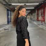 Juliana Alves Instagram - Parece um sonho. É foi real!
Uma sensação indescritível. Estar pertinho de um grande ídolo e participar de uma homenagem única. 
Assistam esse programa lindo!
Foi mágico.
Djavan merece!