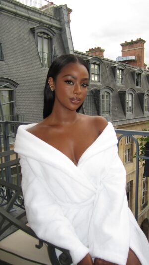 Justine Skye Instagram - Still not over this look using the @lancomeofficial Teint Idole Care & Glow Serum Concealer What a dream 🤍 #LancomePartner #TeintIdoleUltraWear