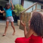 Juliana Alves Instagram - Semana com feriado e a gente fica como? 
Contando as horas pra momentos assim com ela 👧🏽🤸🏽‍♀️🎶💓