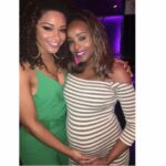 Juliana Alves Instagram - #tbt 
Pra exaltar duas mulheres que eu amo e admiro muito.
Elas iniciaram novo ciclo de vida esses dias. Falei com elas pelo telefone mas gosto de me declarar aqui também! rs

@rorodrigues a gente sabe, né. É cada áudio carregado de amor, emoção que não tem preço. Você é gigante e necessária. 
Tudo que eu vivo hoje profissionalmente é para honrar também a tua existência e tua luz. Sou grata. 

@lucyramos_ minha cúmplice na delicadeza  dos firmes gestos de sabedoria e justiça. Você sim é a lindeza em pessoa. Obrigada por estar comigo neste ano tão desafiador e importante. 

Que honra caminhar ao lado de vocês. 
Cada uma do seu jeito com sua história de vida mas sempre se olhando com tanto afeto e dororidade. 

Obrigada, minhas irmãs. Que orgulho de vocês! Feliz vida nova! Sigamos!